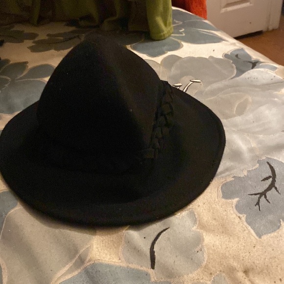 Black winter hat nice style - Picture 4 of 8